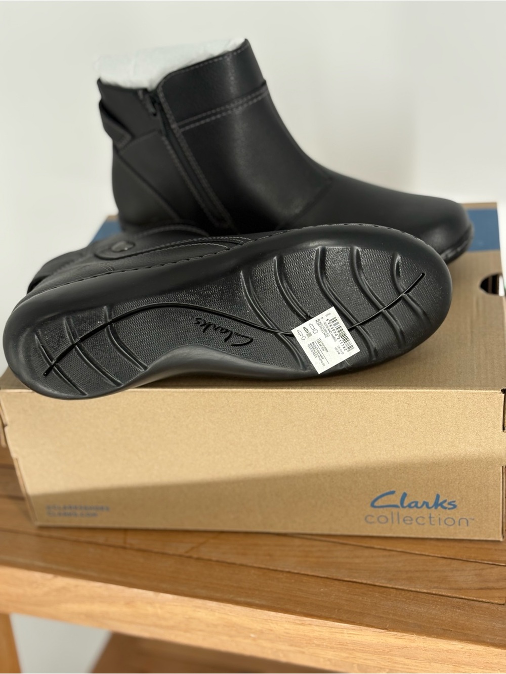 New Clarks ASHLAND MABEL Women’s Black Leather Ankle Boots SIZE 8M - Picture 4 of 5